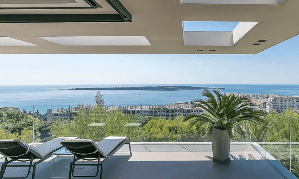 Villa Hotel Californie in Cannes, French Riviera, France – infinity pool deck with sunbeds overlooking the Lérins Islands