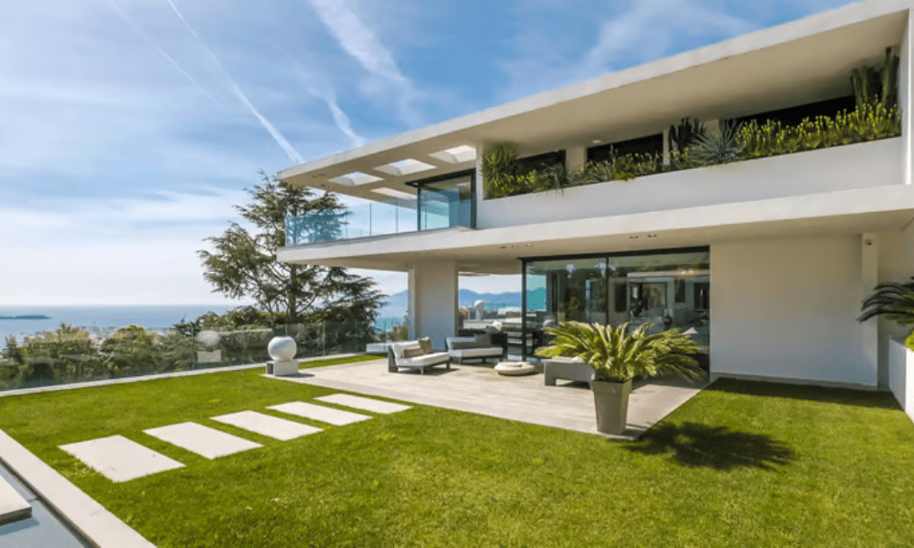 Villa Hotel Californie in Cannes, French Riviera, France – elegant dining room set for breakfast with coastal views