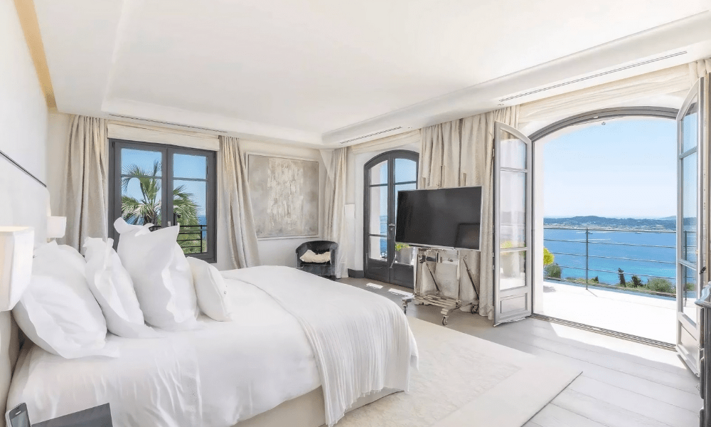 Villa Hotel Bertaud in Grimaud, French Riviera, France – modern fitness center with equipment facing panoramic villa gardens