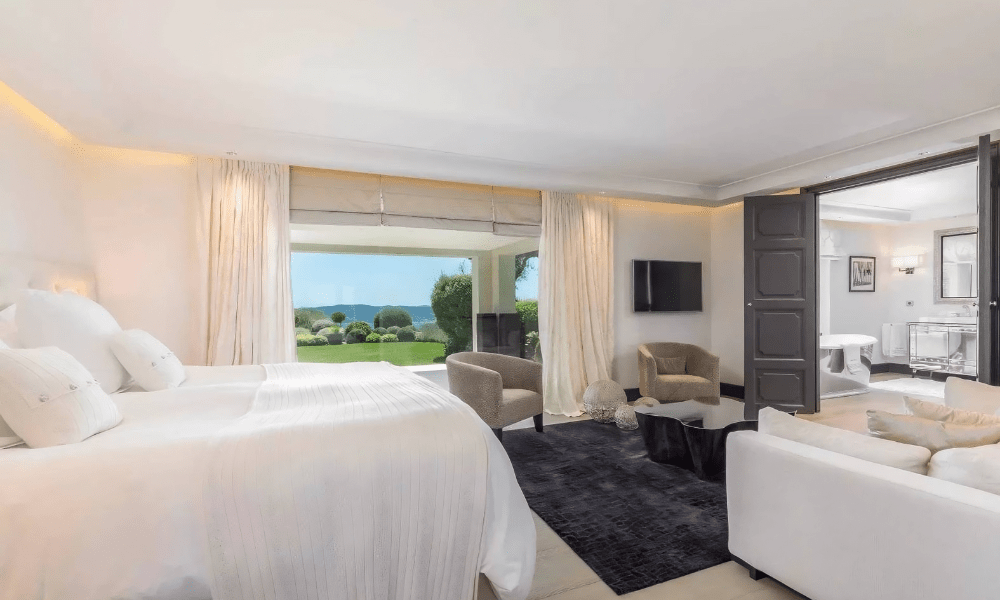 Villa Hotel Bertaud in Grimaud, French Riviera, France – library lounge with built-in bookshelves and cozy armchairs by the window