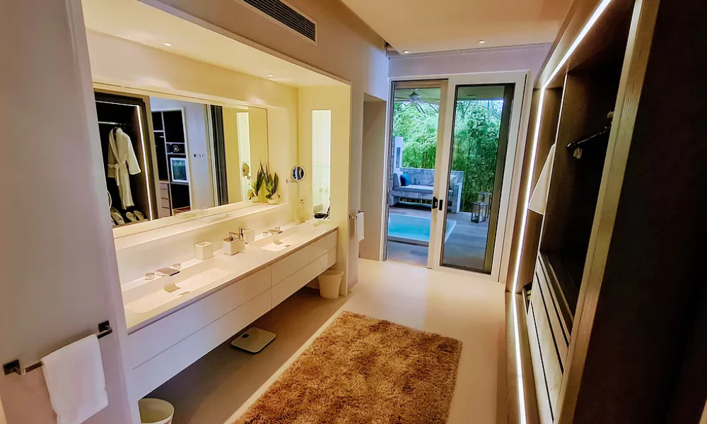 Luxury suite bedroom with views of the Indian Ocean.