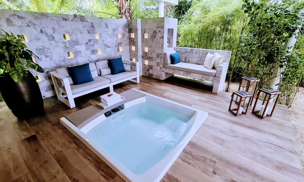 Luxury suite bedroom with views of the Indian Ocean, terrace with private pool.