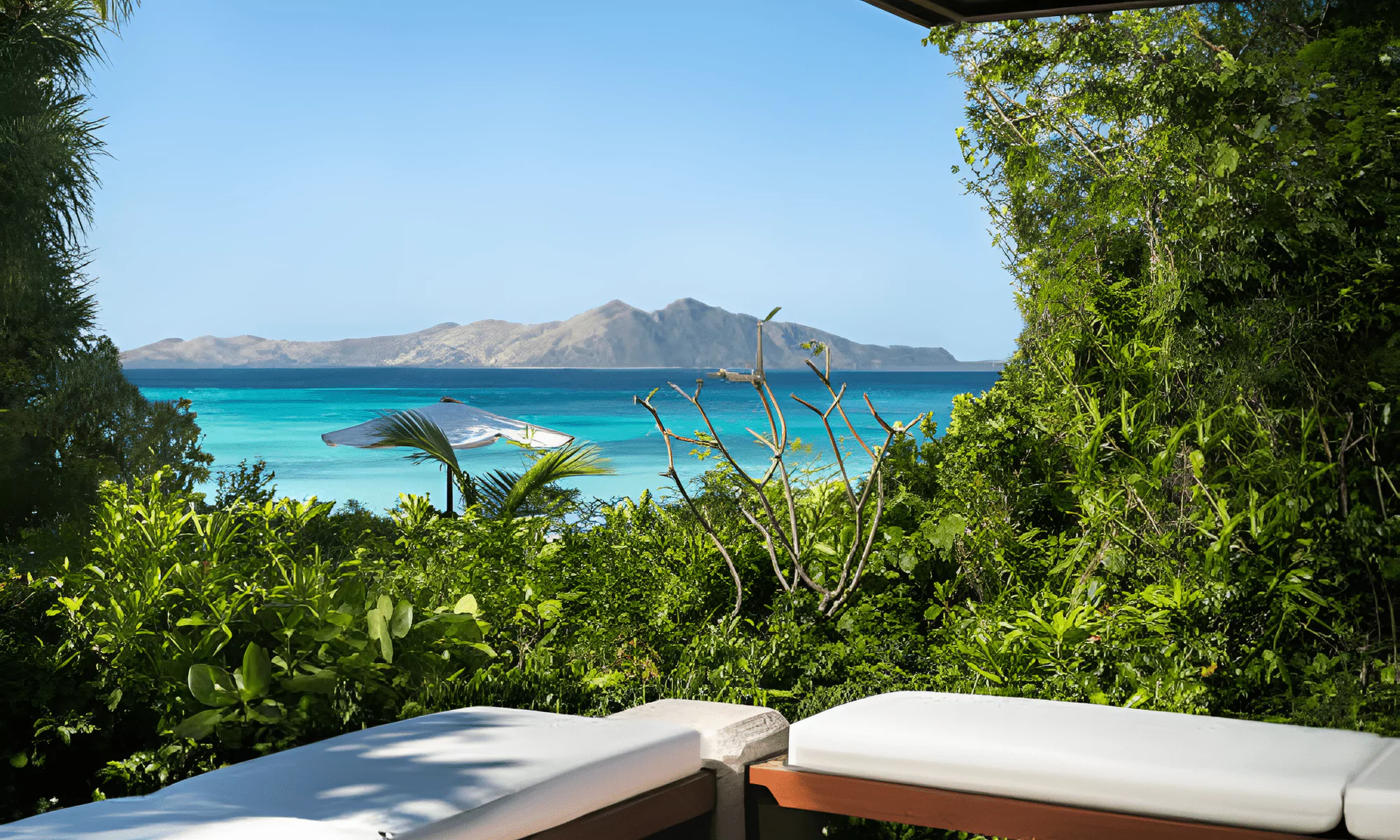 Luxury suite bedroom with views of the Indian Ocean, terrace with private pool.