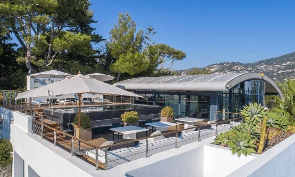 Pool terrace with ocean view and sun loungers at Colla Blanche