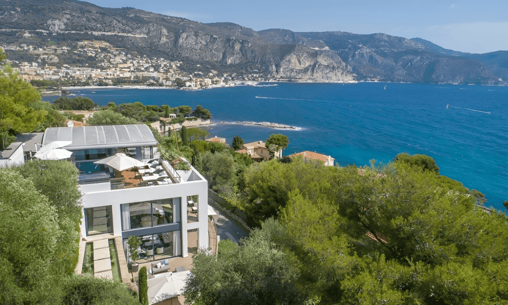 Infinity pool with coastal horizon at Colla Blanche villa