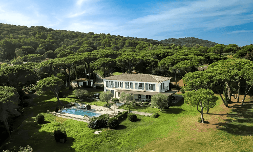 Luxury villa exterior in Saint‑Tropez with lush Mediterranean garden