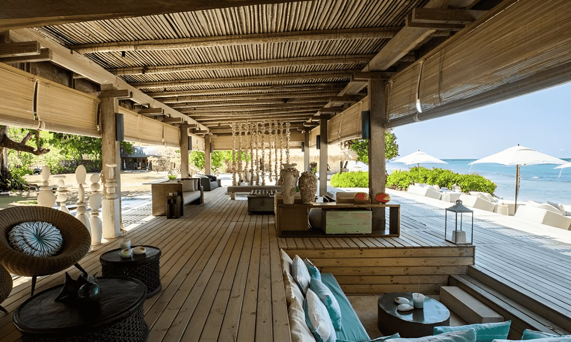 Lounge on the Seychelles islands with the ocean in the background.